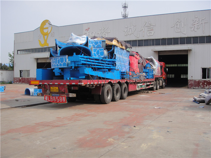 游樂(lè)設(shè)備裝車圖